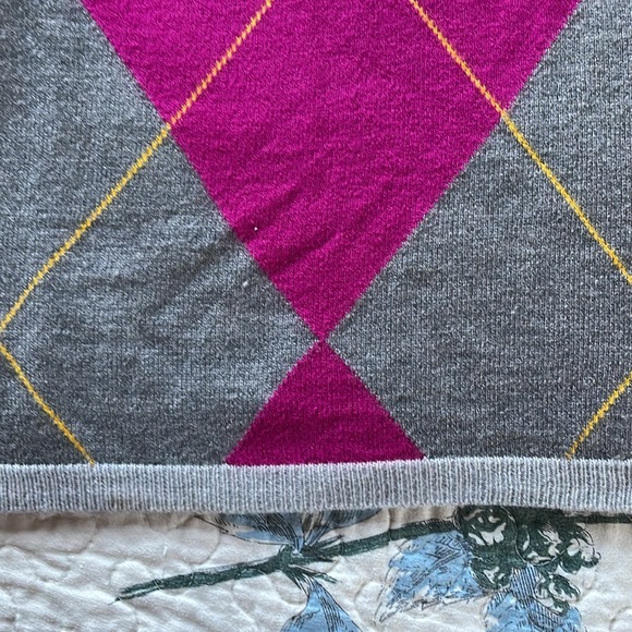 Argyle Grey and Fuchsia V-Neck Seater - Picture 5 of 7
